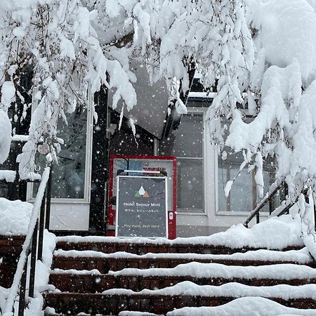 Hotel Sejour Mint In Hakuba Bagian luar foto