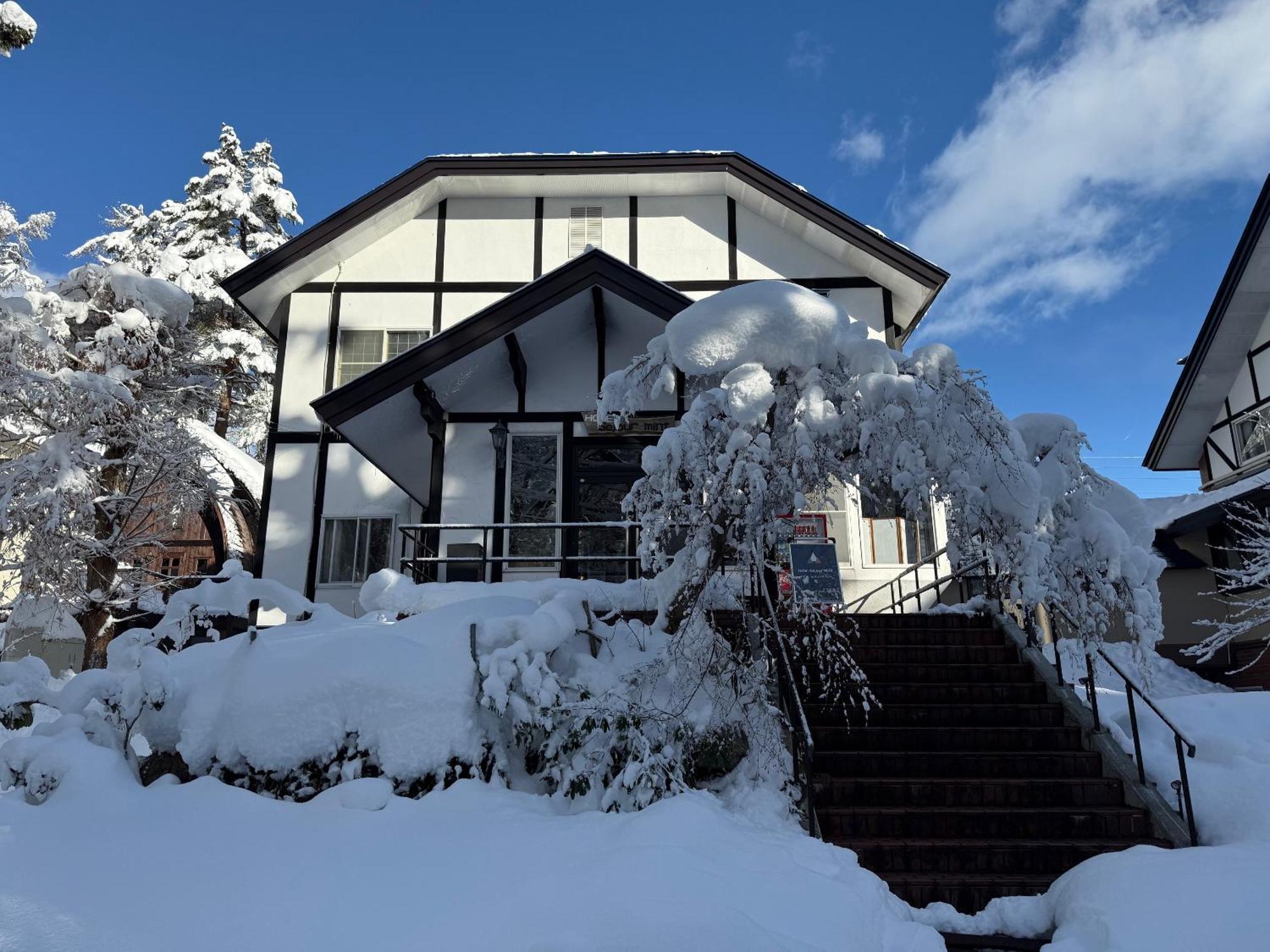 Hotel Sejour Mint In Hakuba Bagian luar foto