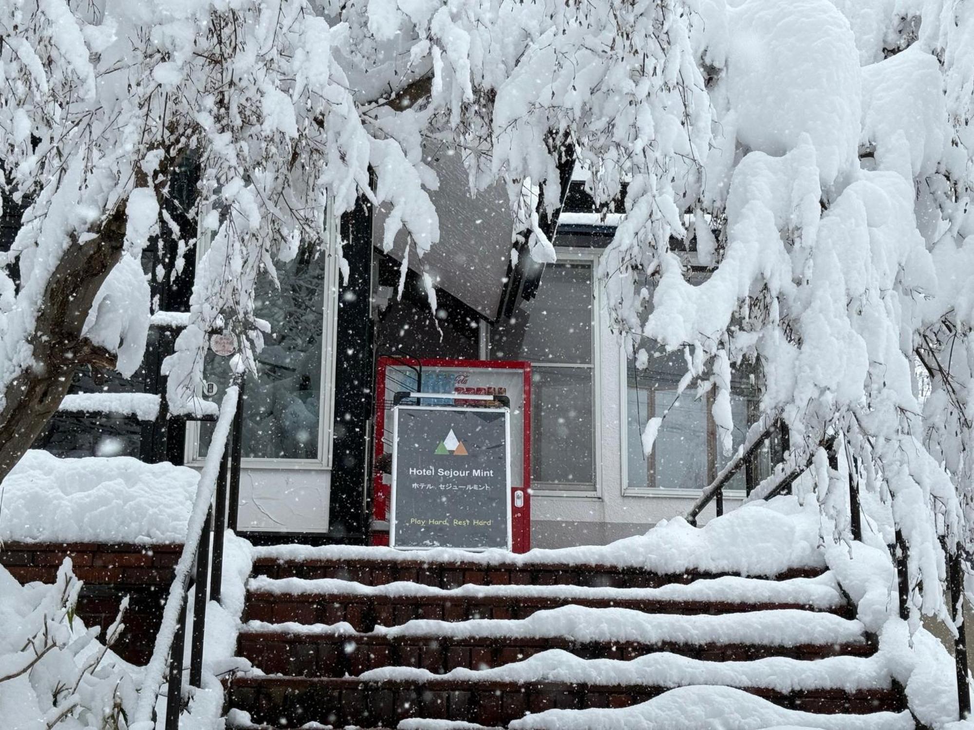 Hotel Sejour Mint In Hakuba Bagian luar foto