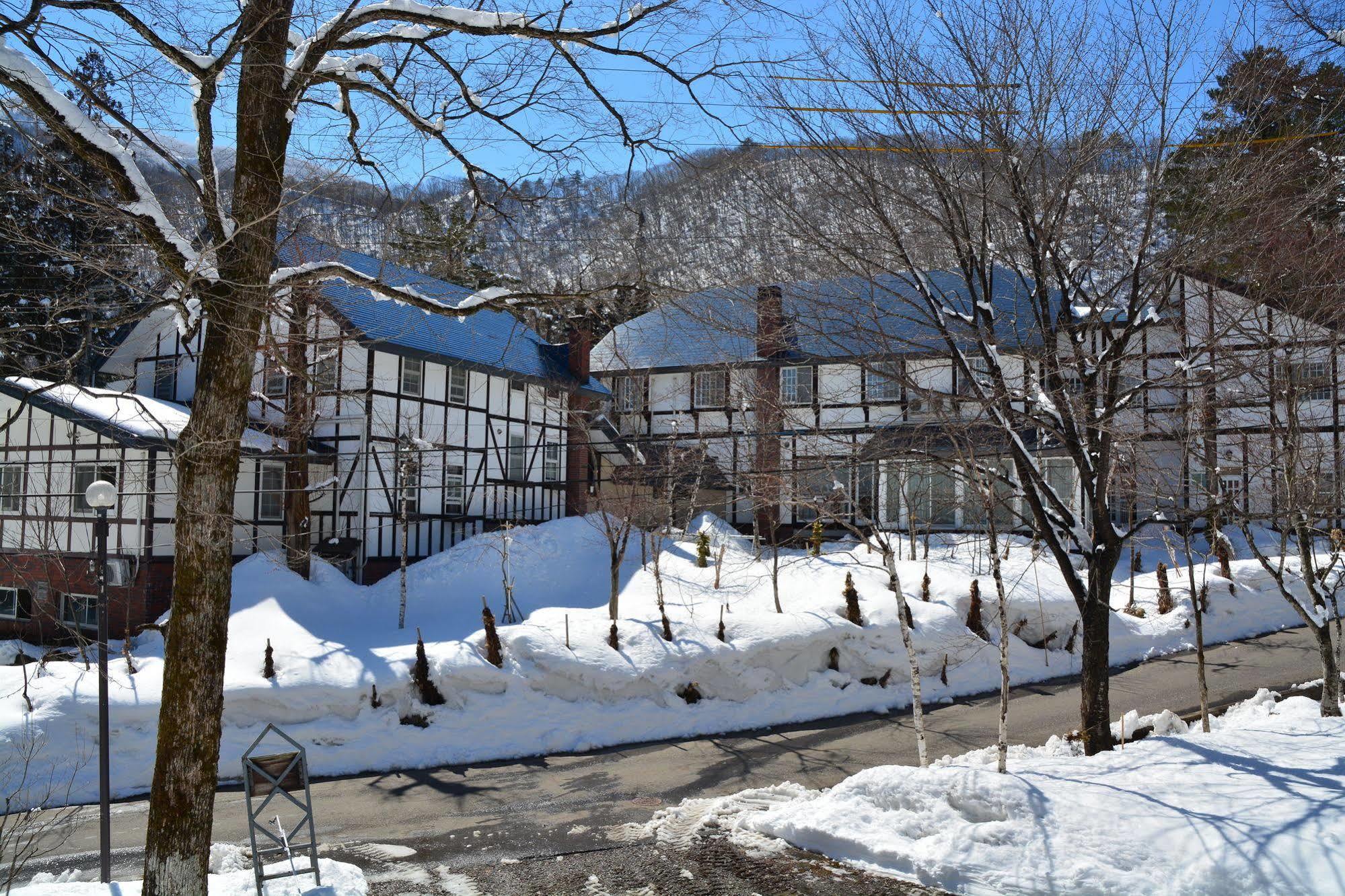 Hotel Sejour Mint In Hakuba Bagian luar foto