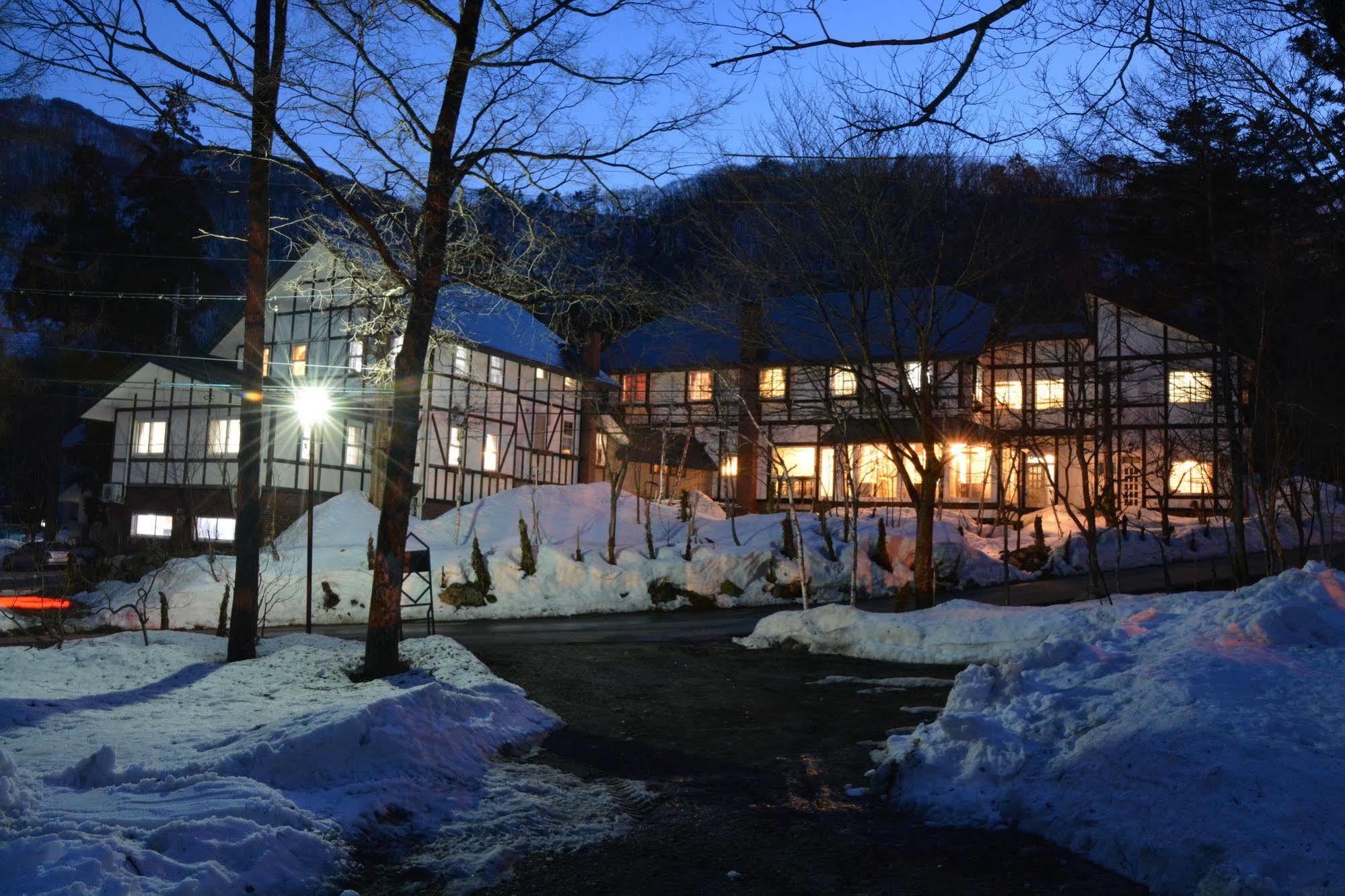 Hotel Sejour Mint In Hakuba Bagian luar foto